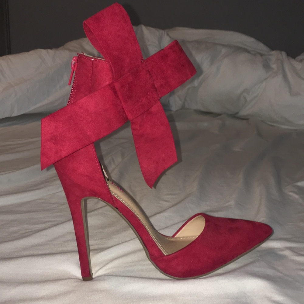 Red Heels with bow 🎀💌